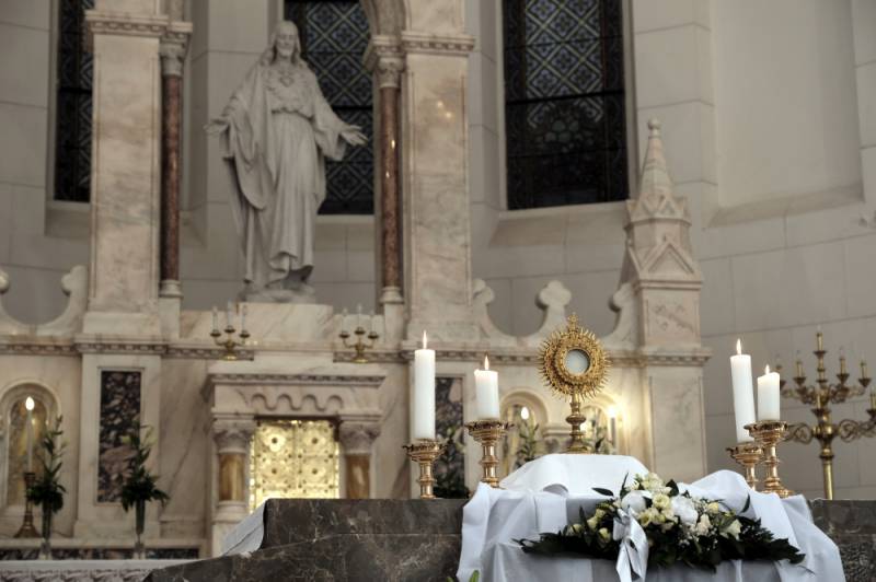 világméretű szentségimádás_Pius-templom (15)b.JPG